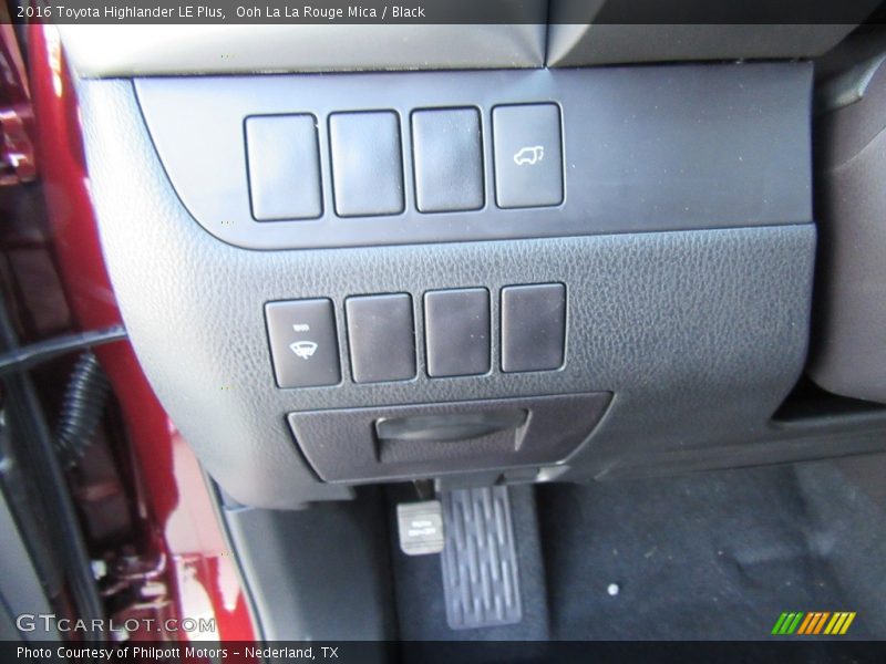 Ooh La La Rouge Mica / Black 2016 Toyota Highlander LE Plus