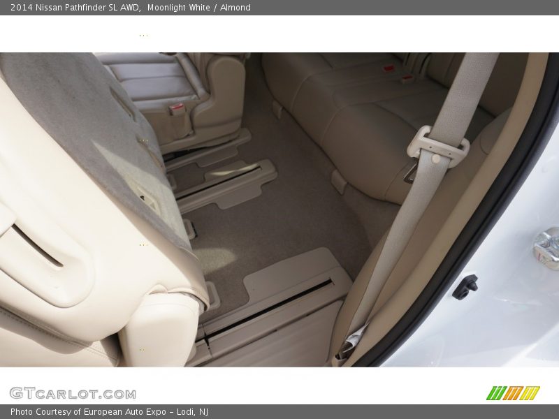 Moonlight White / Almond 2014 Nissan Pathfinder SL AWD