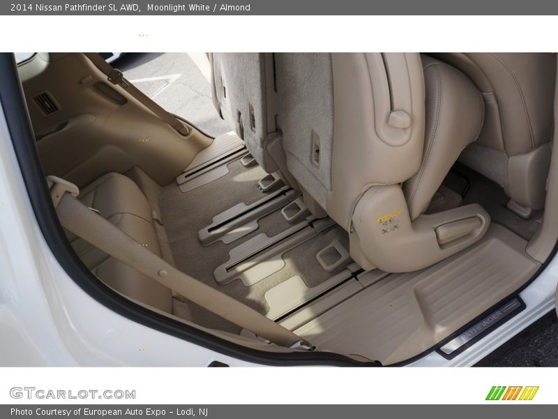 Moonlight White / Almond 2014 Nissan Pathfinder SL AWD