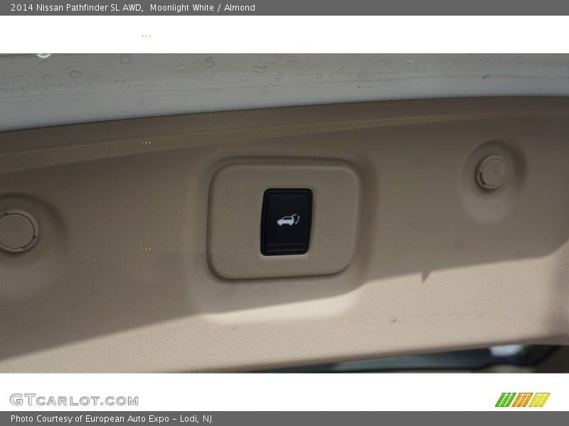 Moonlight White / Almond 2014 Nissan Pathfinder SL AWD