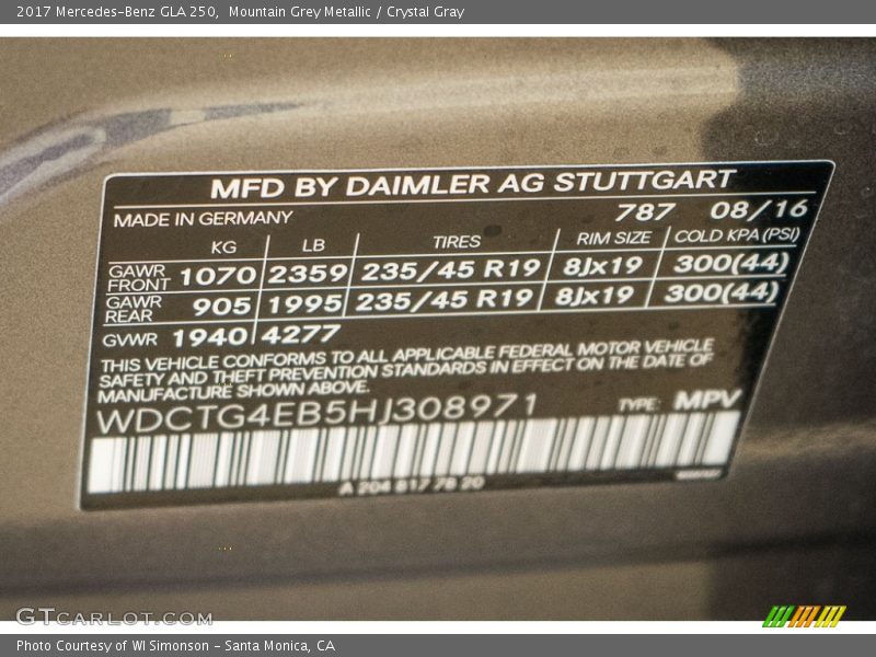 Mountain Grey Metallic / Crystal Gray 2017 Mercedes-Benz GLA 250