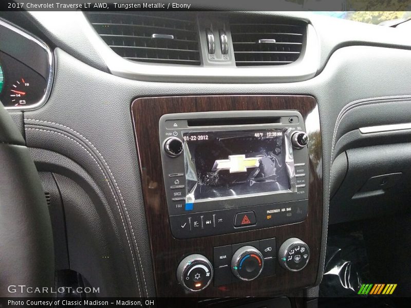 Tungsten Metallic / Ebony 2017 Chevrolet Traverse LT AWD