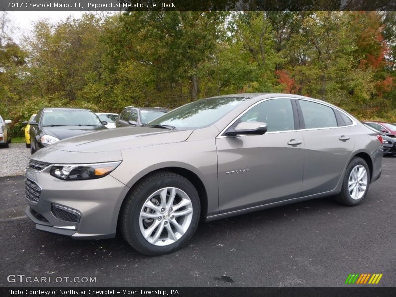 Front 3/4 View of 2017 Malibu LT