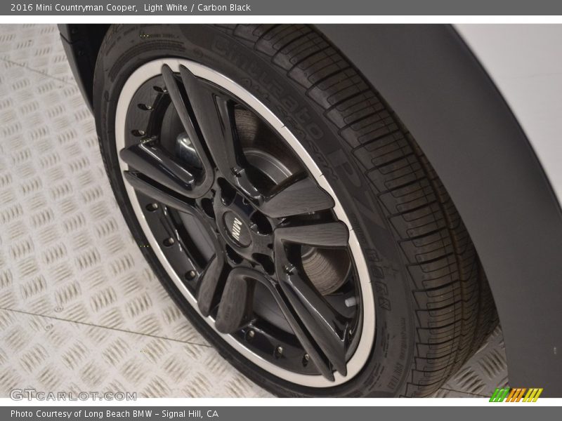 Light White / Carbon Black 2016 Mini Countryman Cooper