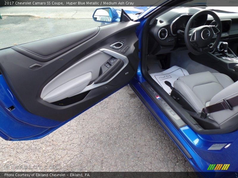 Hyper Blue Metallic / Medium Ash Gray 2017 Chevrolet Camaro SS Coupe