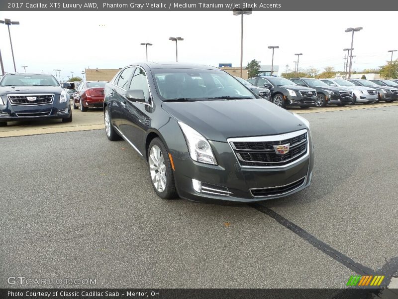 Front 3/4 View of 2017 XTS Luxury AWD