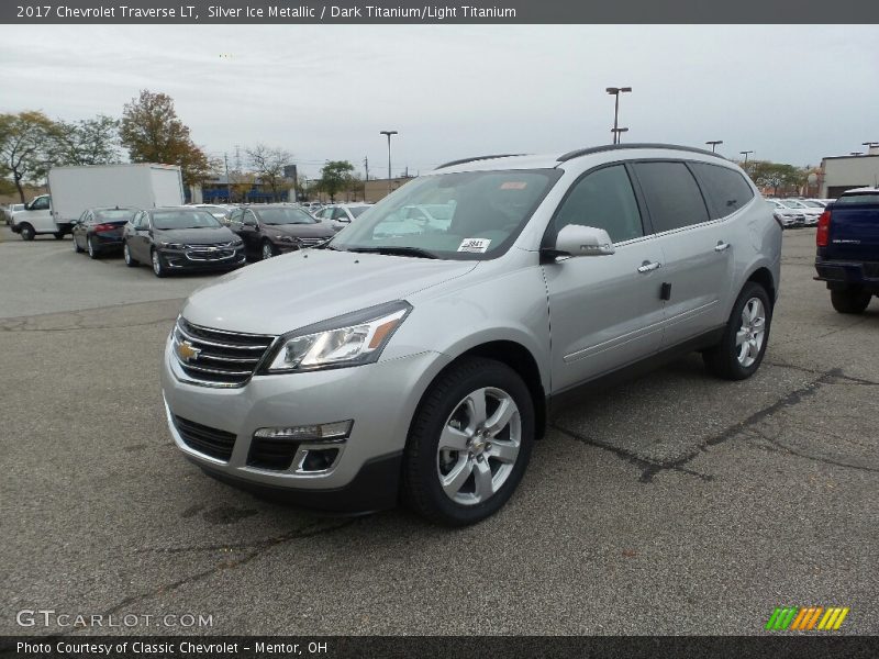 Silver Ice Metallic / Dark Titanium/Light Titanium 2017 Chevrolet Traverse LT