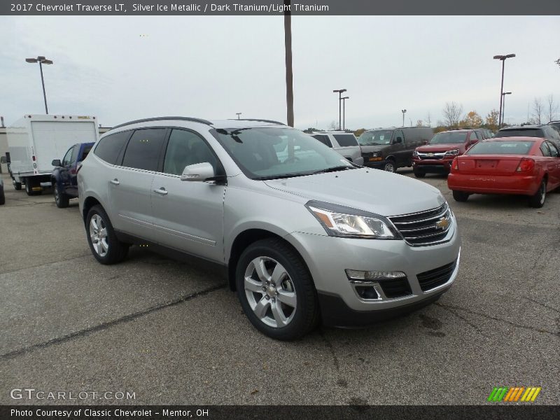 Front 3/4 View of 2017 Traverse LT