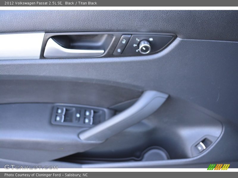 Black / Titan Black 2012 Volkswagen Passat 2.5L SE