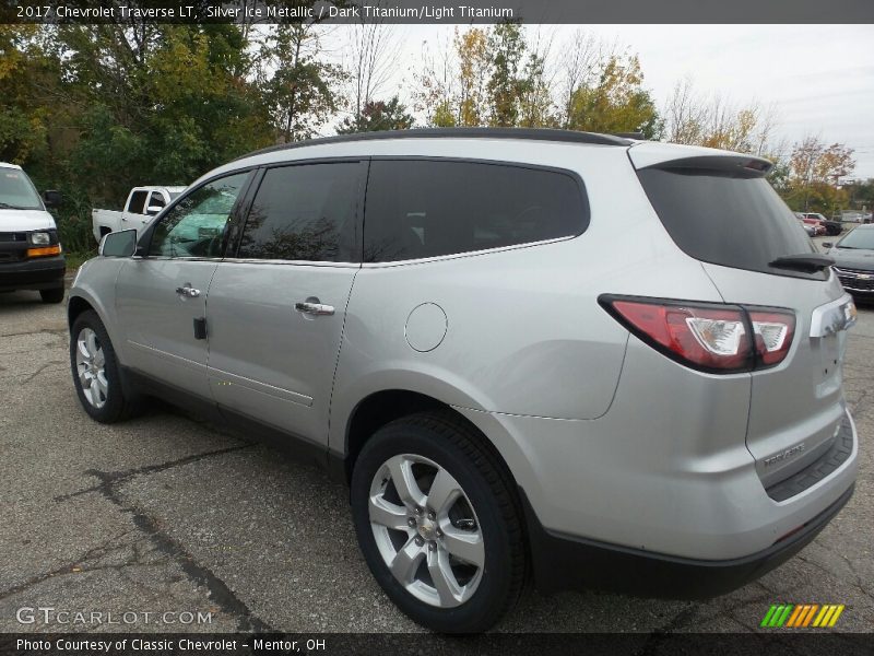 Silver Ice Metallic / Dark Titanium/Light Titanium 2017 Chevrolet Traverse LT