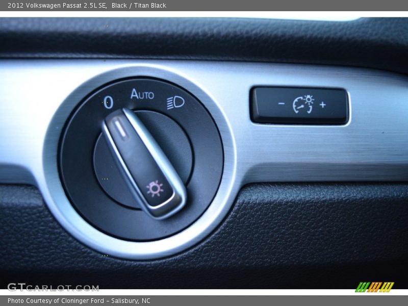 Black / Titan Black 2012 Volkswagen Passat 2.5L SE