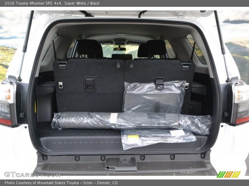 Super White / Black 2016 Toyota 4Runner SR5 4x4