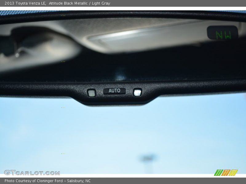 Attitude Black Metallic / Light Gray 2013 Toyota Venza LE