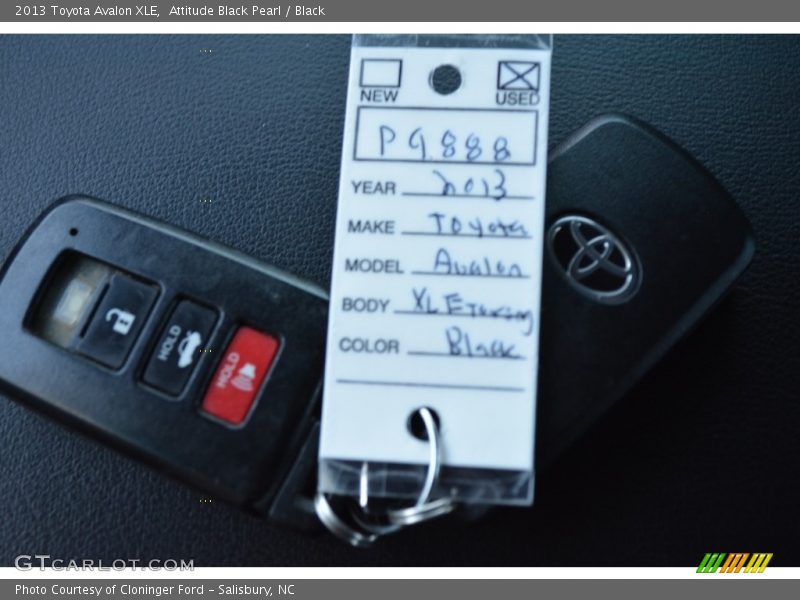 Attitude Black Pearl / Black 2013 Toyota Avalon XLE
