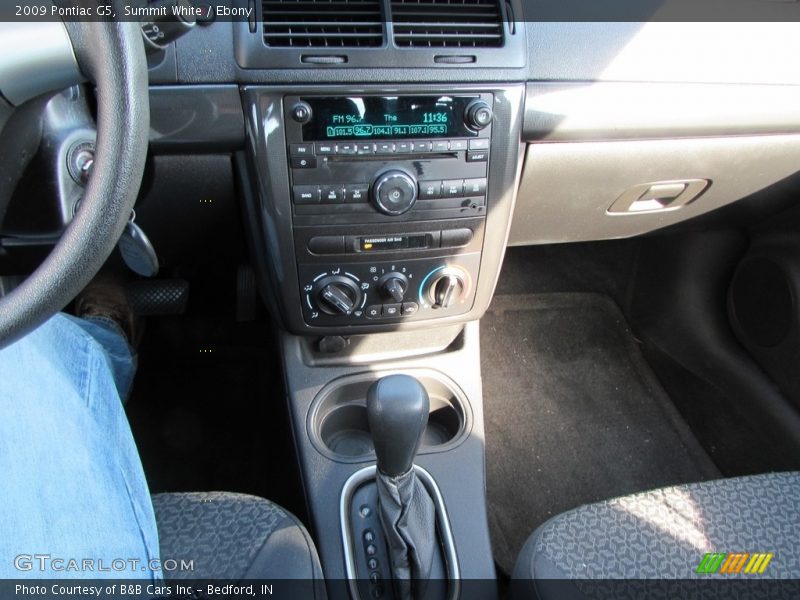 Summit White / Ebony 2009 Pontiac G5