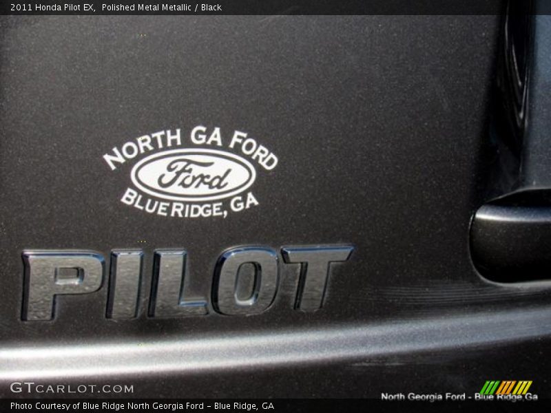 Polished Metal Metallic / Black 2011 Honda Pilot EX