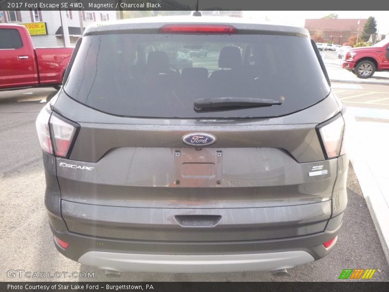 Magnetic / Charcoal Black 2017 Ford Escape SE 4WD
