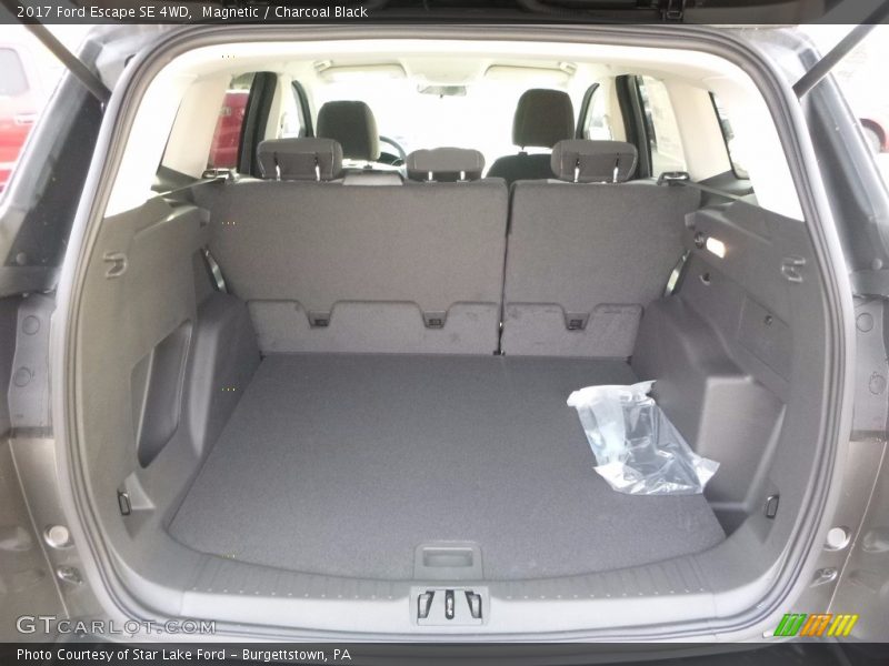 Magnetic / Charcoal Black 2017 Ford Escape SE 4WD