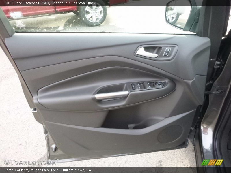 Magnetic / Charcoal Black 2017 Ford Escape SE 4WD