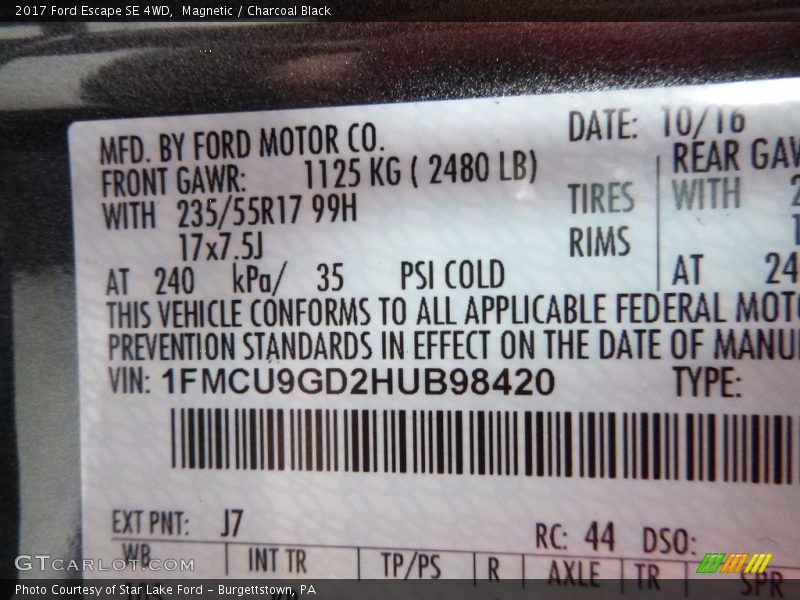 Magnetic / Charcoal Black 2017 Ford Escape SE 4WD