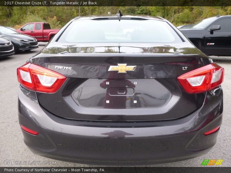 Tungsten Metallic / Jet Black 2017 Chevrolet Cruze LT
