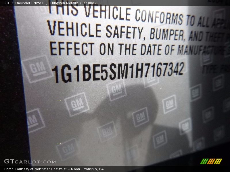 Tungsten Metallic / Jet Black 2017 Chevrolet Cruze LT