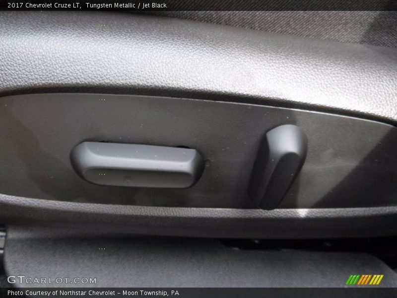 Tungsten Metallic / Jet Black 2017 Chevrolet Cruze LT