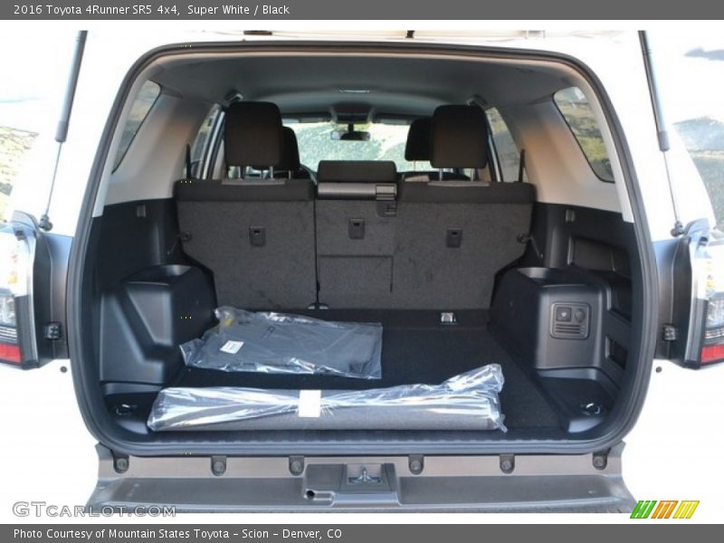 Super White / Black 2016 Toyota 4Runner SR5 4x4