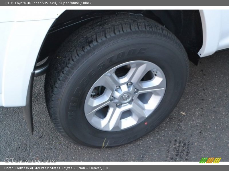 Super White / Black 2016 Toyota 4Runner SR5 4x4