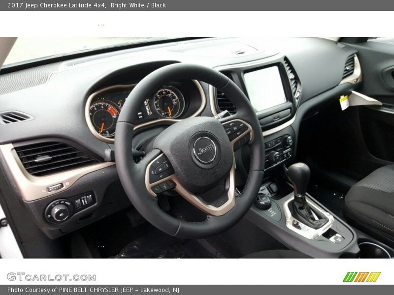 Bright White / Black 2017 Jeep Cherokee Latitude 4x4