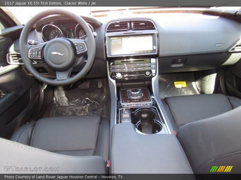 Dashboard of 2017 XE 35t First Edition