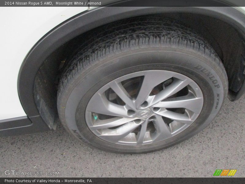 Moonlight White / Almond 2014 Nissan Rogue S AWD