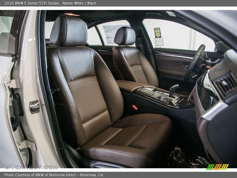 Alpine White / Black 2016 BMW 5 Series 535i Sedan