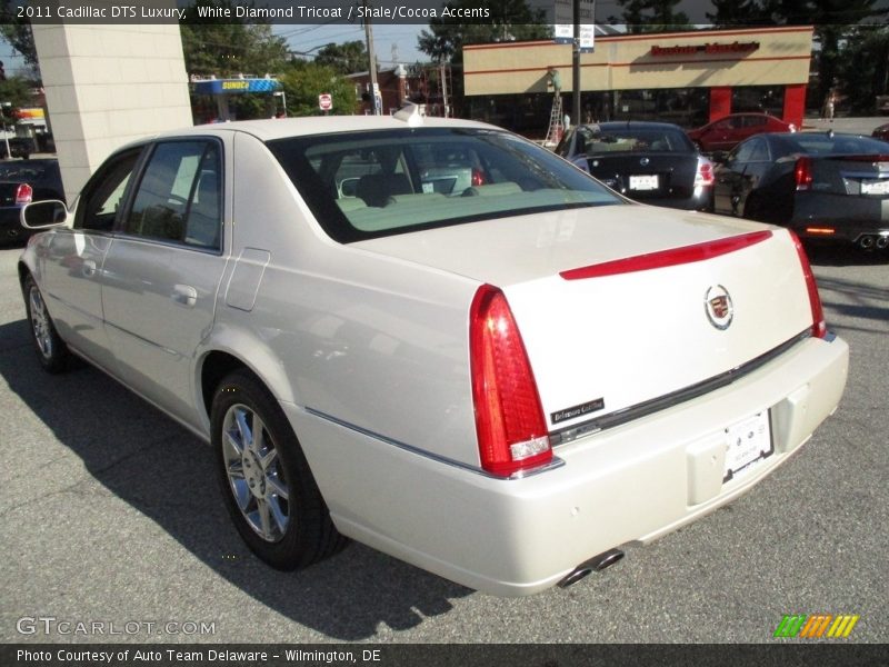 White Diamond Tricoat / Shale/Cocoa Accents 2011 Cadillac DTS Luxury