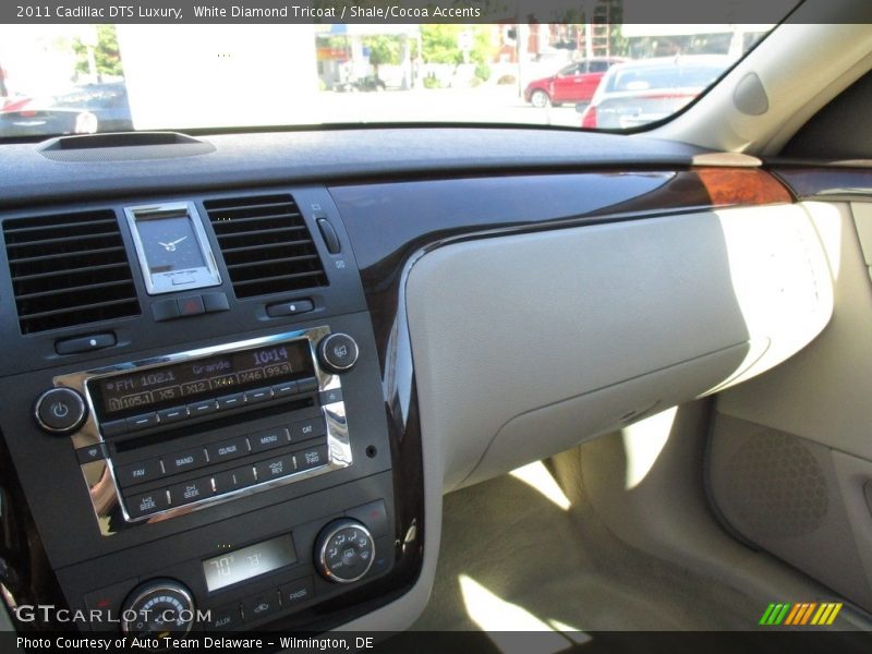 White Diamond Tricoat / Shale/Cocoa Accents 2011 Cadillac DTS Luxury