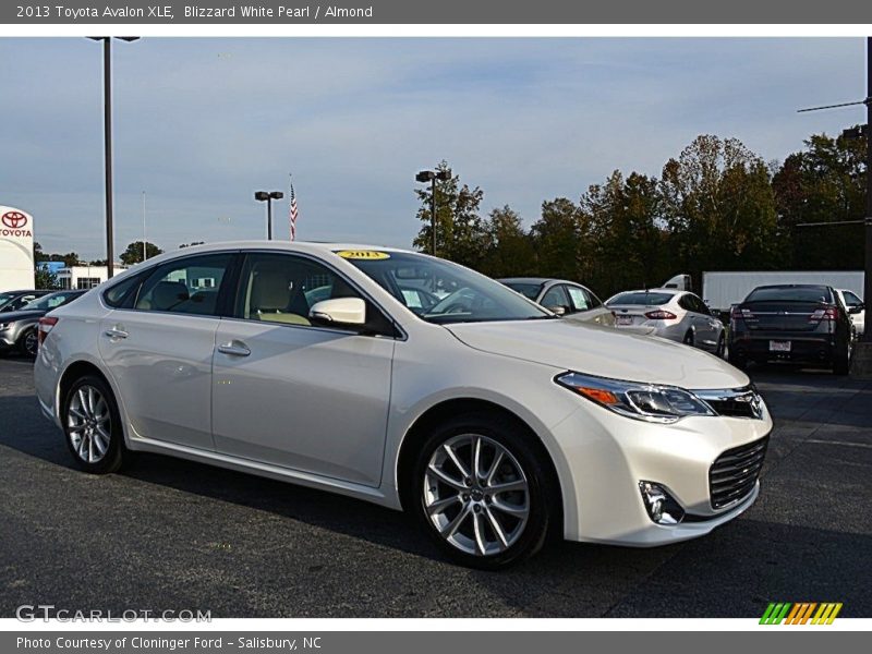 Blizzard White Pearl / Almond 2013 Toyota Avalon XLE