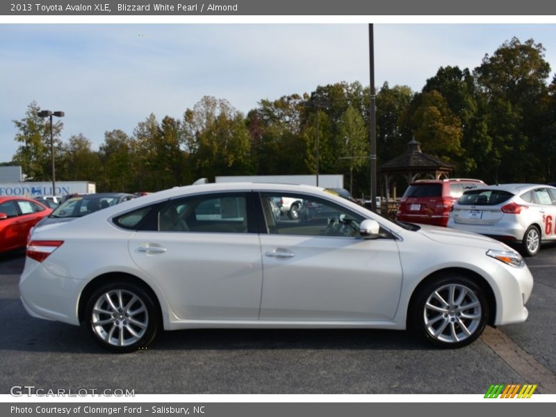 Blizzard White Pearl / Almond 2013 Toyota Avalon XLE