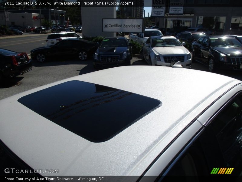 White Diamond Tricoat / Shale/Cocoa Accents 2011 Cadillac DTS Luxury