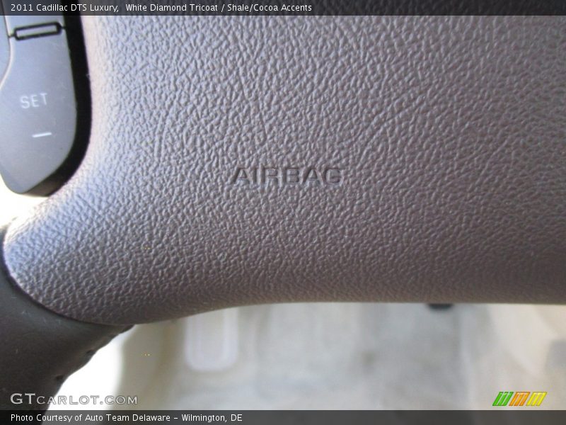 White Diamond Tricoat / Shale/Cocoa Accents 2011 Cadillac DTS Luxury