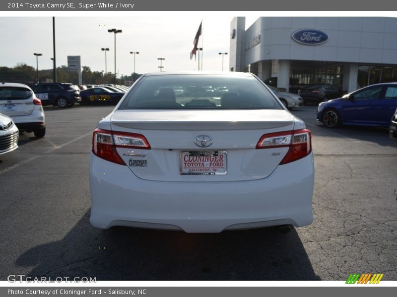 Super White / Ivory 2014 Toyota Camry SE