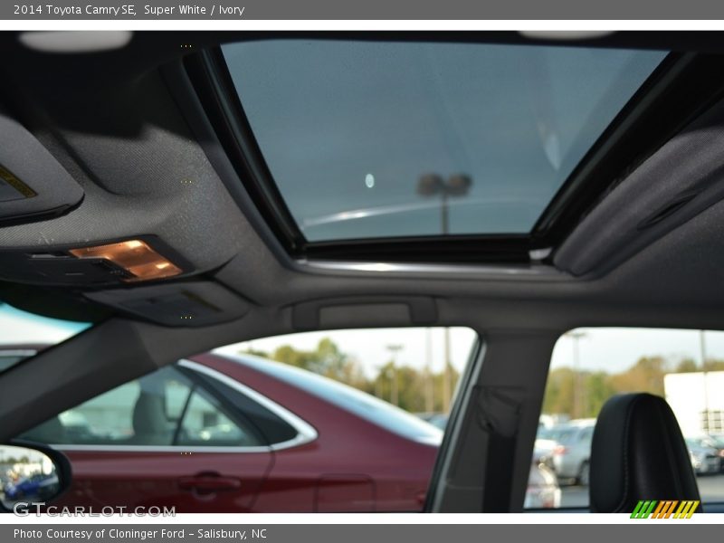 Super White / Ivory 2014 Toyota Camry SE