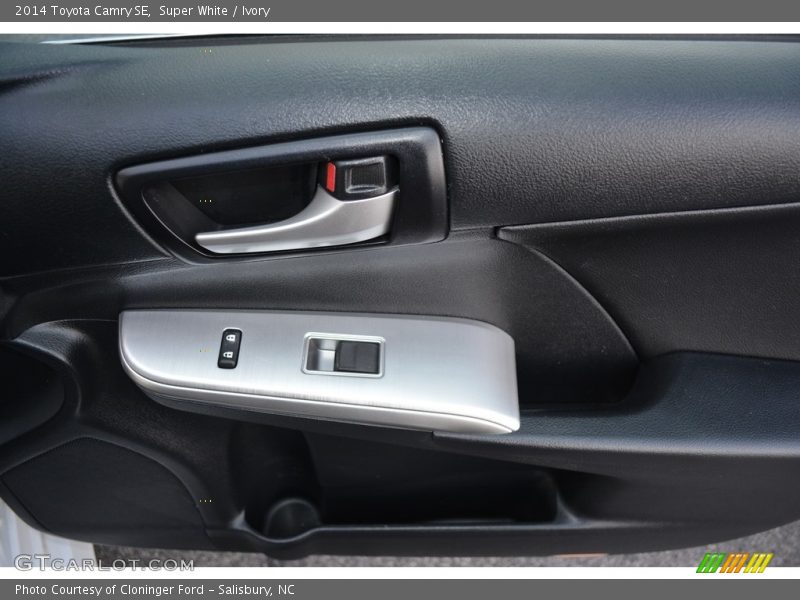 Super White / Ivory 2014 Toyota Camry SE