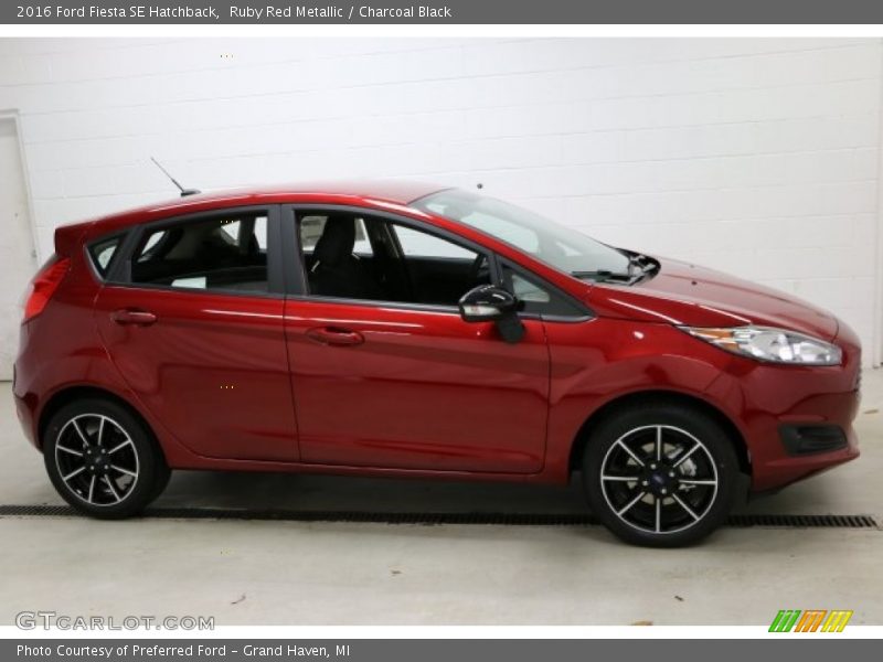 Ruby Red Metallic / Charcoal Black 2016 Ford Fiesta SE Hatchback