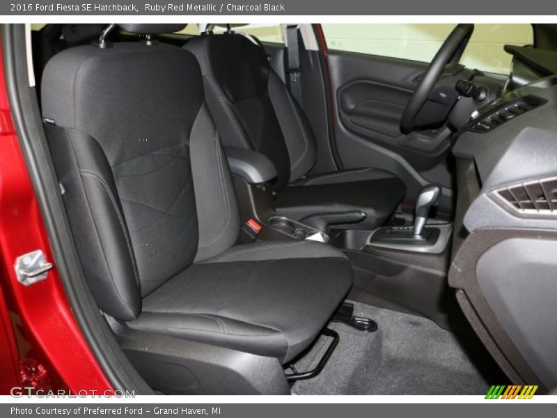 Ruby Red Metallic / Charcoal Black 2016 Ford Fiesta SE Hatchback