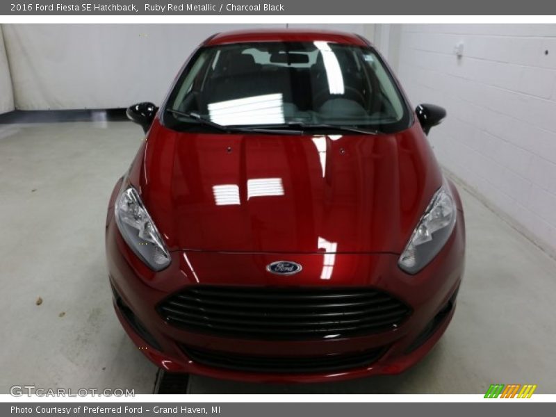 Ruby Red Metallic / Charcoal Black 2016 Ford Fiesta SE Hatchback