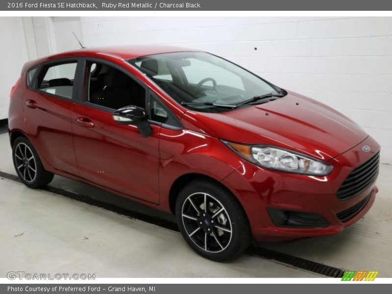 Ruby Red Metallic / Charcoal Black 2016 Ford Fiesta SE Hatchback