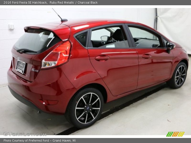 Ruby Red Metallic / Charcoal Black 2016 Ford Fiesta SE Hatchback