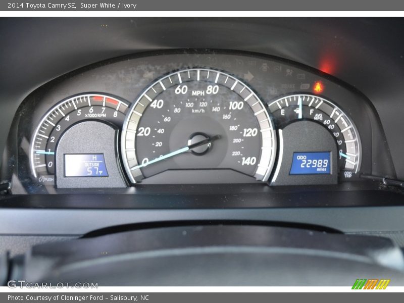Super White / Ivory 2014 Toyota Camry SE