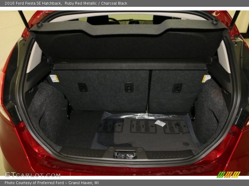 Ruby Red Metallic / Charcoal Black 2016 Ford Fiesta SE Hatchback