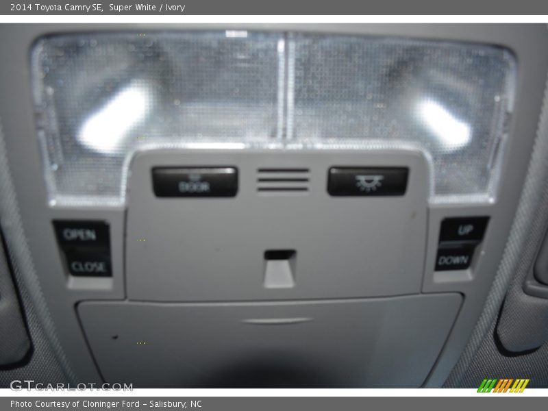 Super White / Ivory 2014 Toyota Camry SE